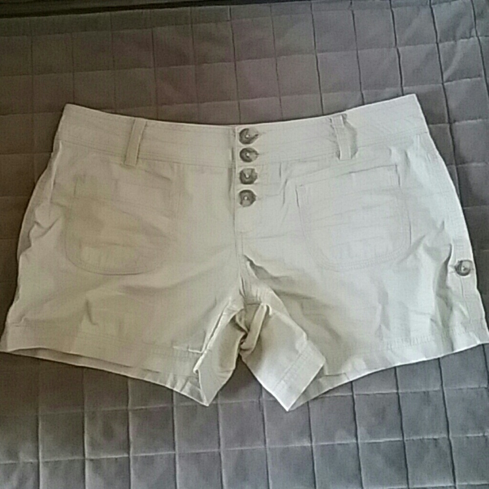 No boundaries shorts for women